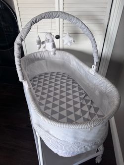 Delta Children Portable Bassinet