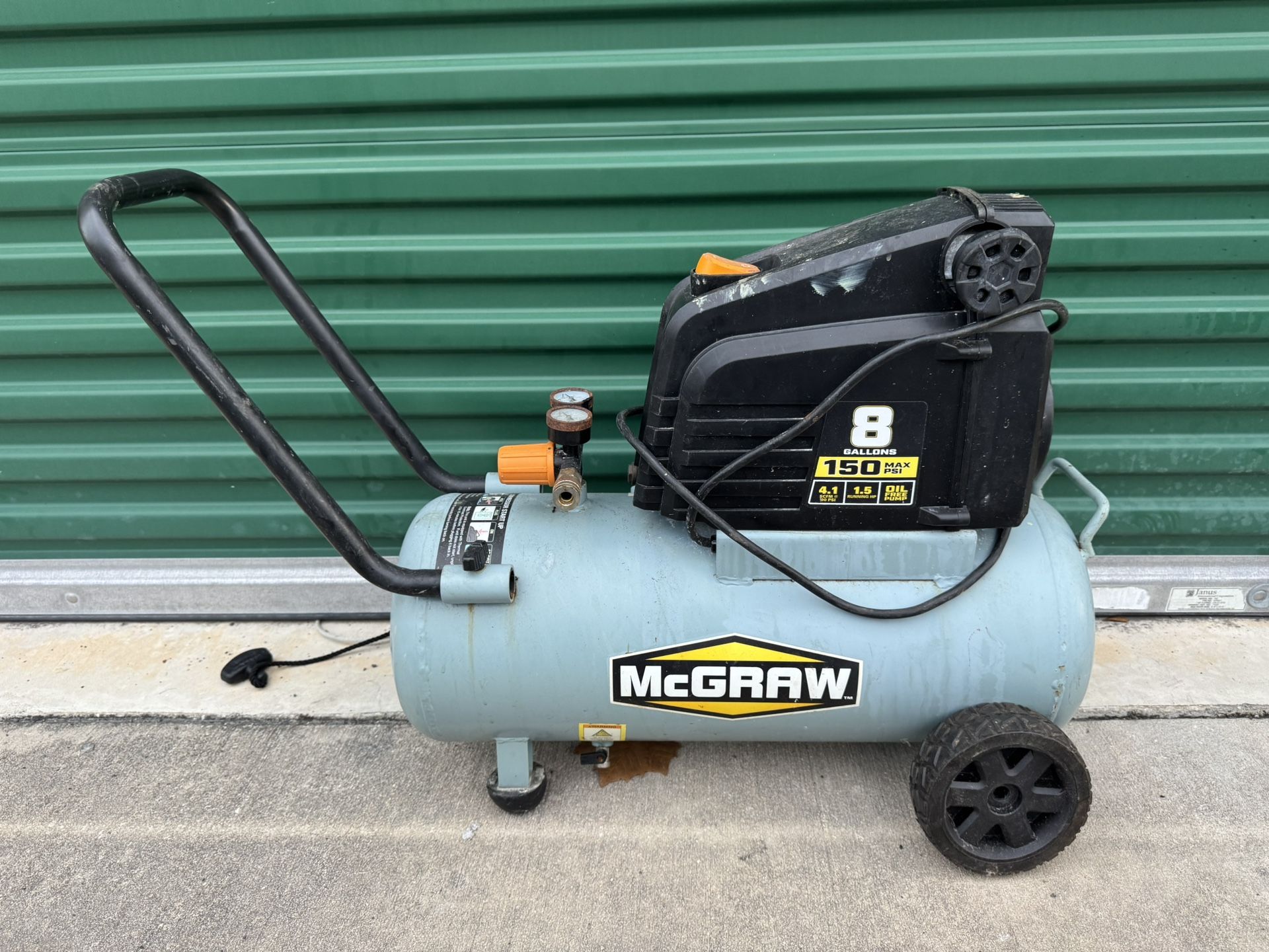 MCGRAW 8 Gallon, 150 PSI Oil-Free Horizontal Shop/Auto Air Compressor