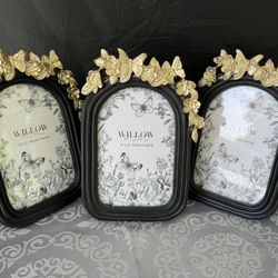 PICTURE FRAMES: 4x6, Black with Gold accents