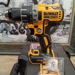 NEW DEWALT 20V XR 1/2 DRILL DRIVER TOOL ONLY 