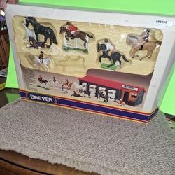 BREYER PINE LODGE RIDING SCHOOL - VINTAGE  !