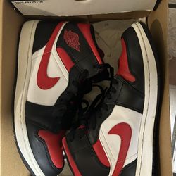 Jordan 1 mid  size 10