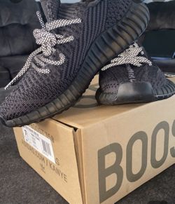 Yeezy sneakers 7/12 - 8 size