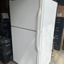 Kenmore 21 Cu Ft Top Freezer Refrigerator 