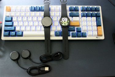 Samsung Galaxy Watch6 40mm Bundle – 2 Watches with Chargers