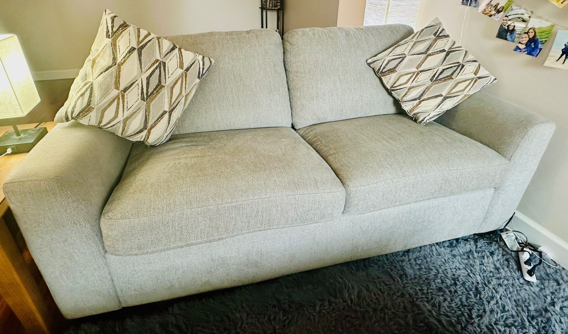Pull Out Couch With Memory Foam Mattress And 2 Cushions