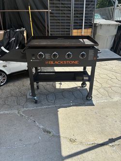 BEAUTIFUL BLACKSTONE 4-BURNER ORIGINAL IN REALLY GOOD CONDITION $275