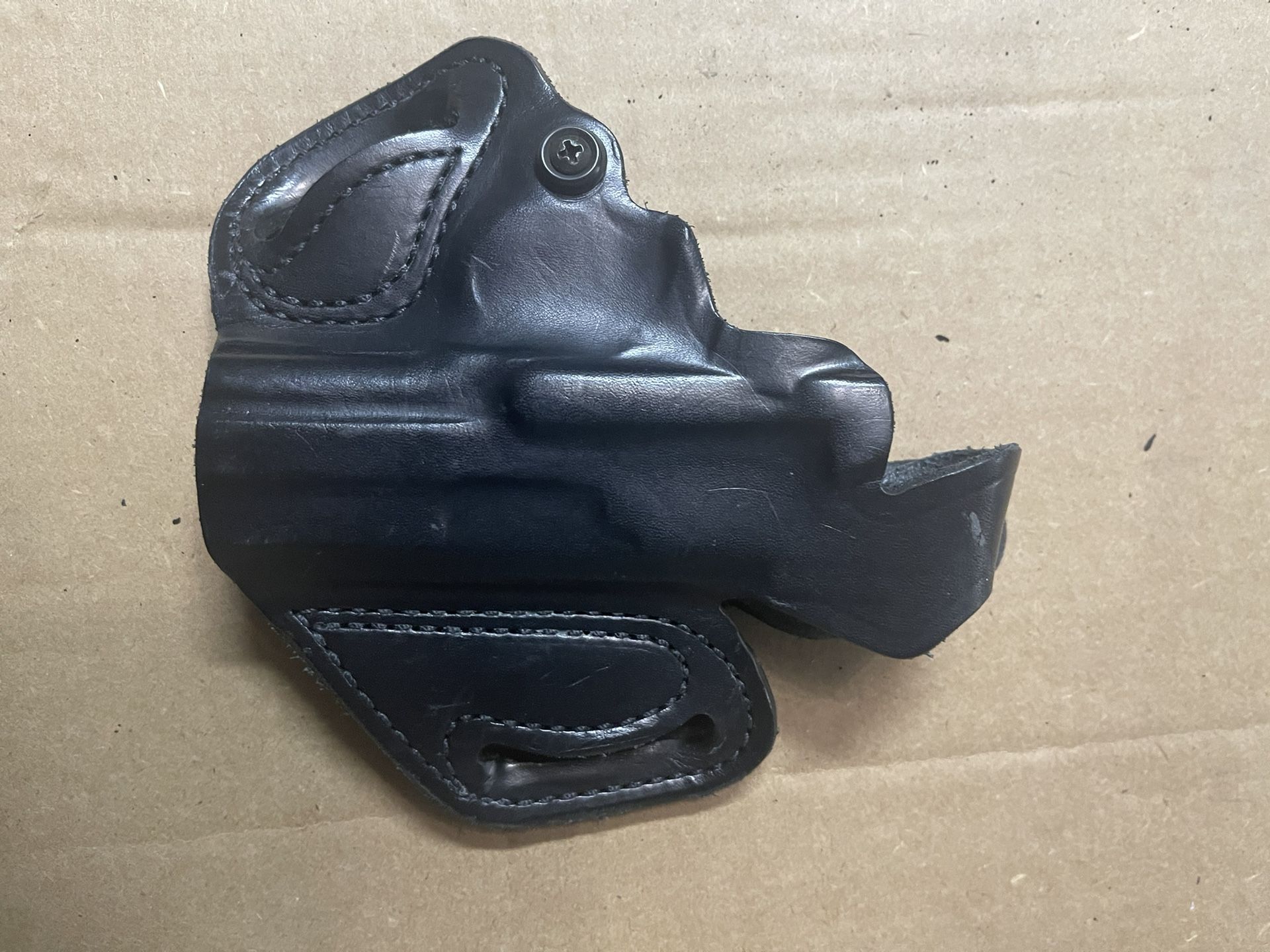 DeSantis Holster 085