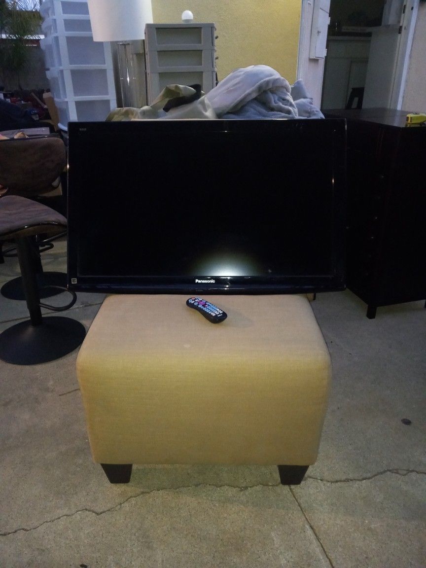 Panasonic TC-L37X1 Television with RCA Univeraal Remote & Wall Bracket