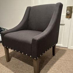 ACCENT CHAIR (LIVING ROOM ) 