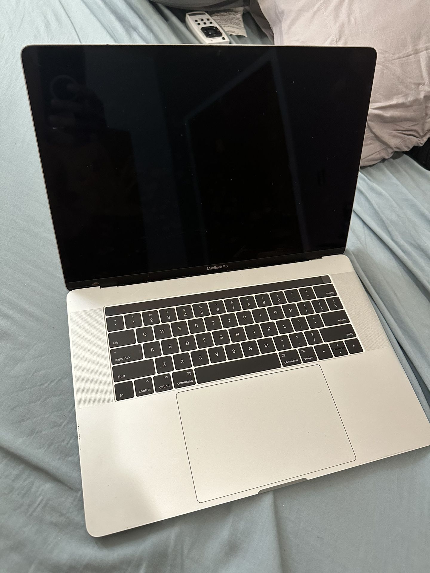 MacBook Pro i7 2.8GHz 15 In ( 16GB Ram/256SSD)