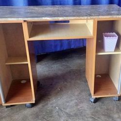 Beautiful Manicurist Table , 100% Wood With Marble 
