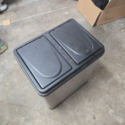 Dual trash can