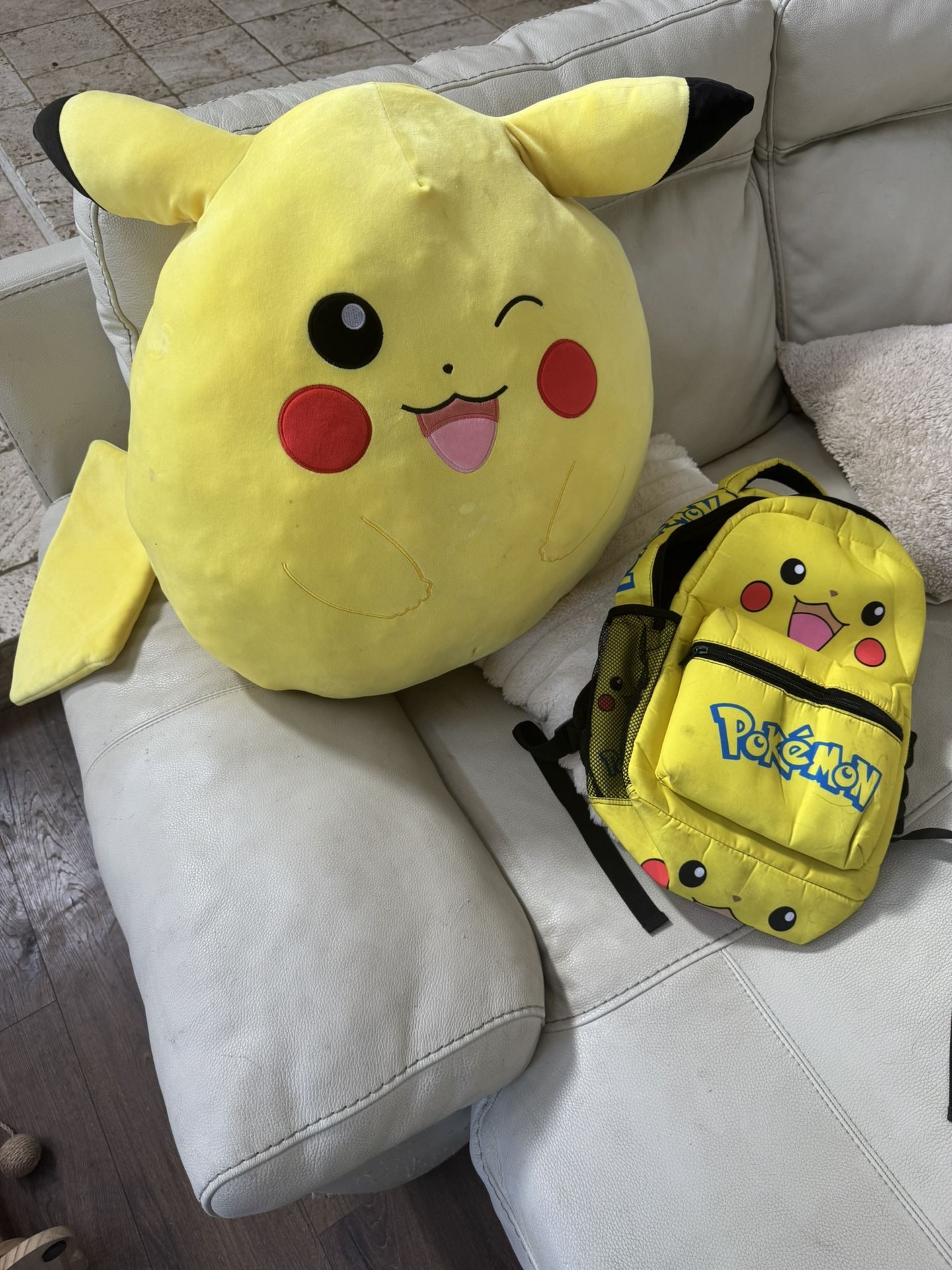 Pikachu Pokémon Backpack And Stuffy
