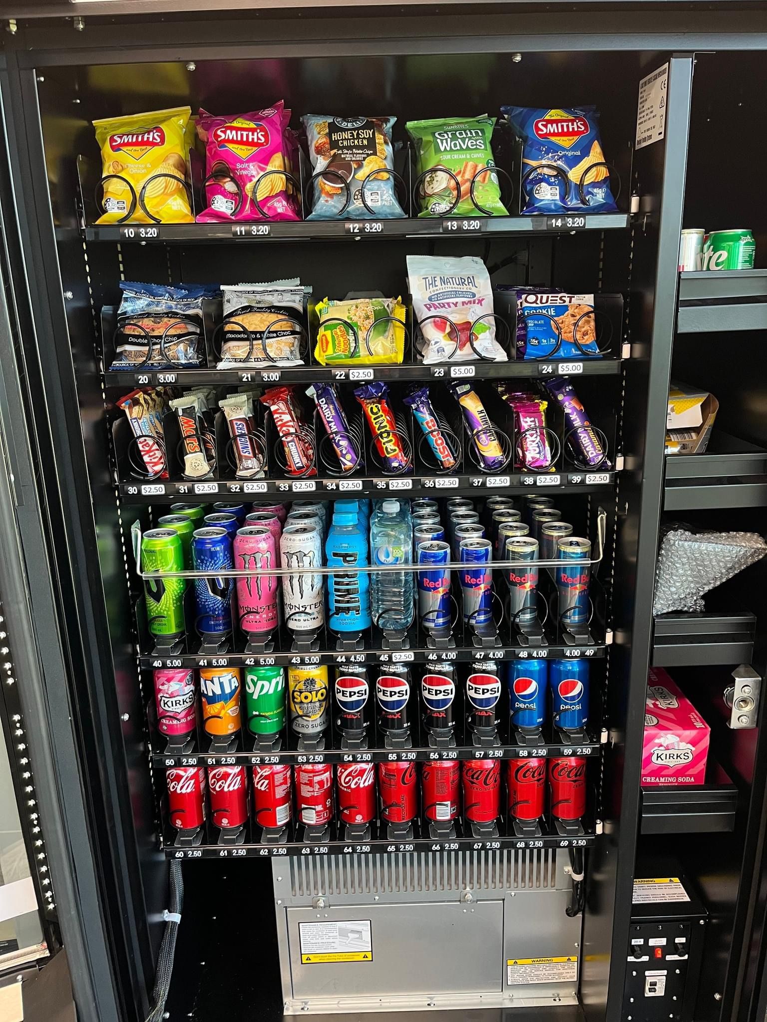 AMB350 Combo Snacks Vending Machine With Credit Card Reader