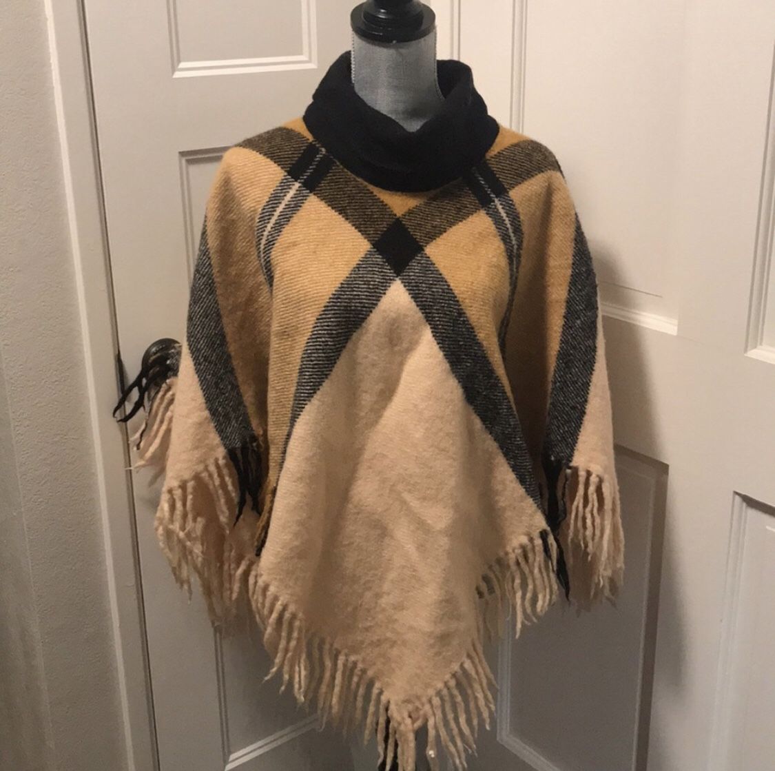 100% Wool poncho made in Finland Cape Burberry print winter jacket warm