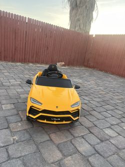 Yellow Lamborghini Urus