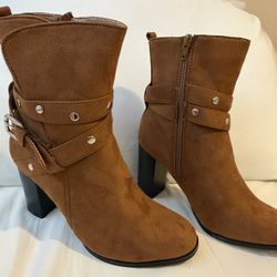 Women’s Size 7 1/2 - Tan Boots