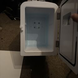 Mini Fridge 