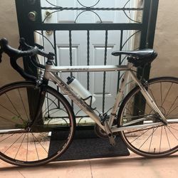 Windsor Kennet 6061 Aluminum Bike