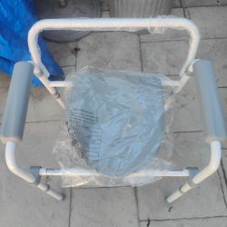 Adjustable commode