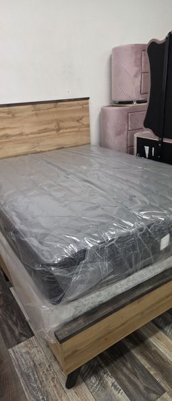 Queen Mattress And Boxpring: Black 10"