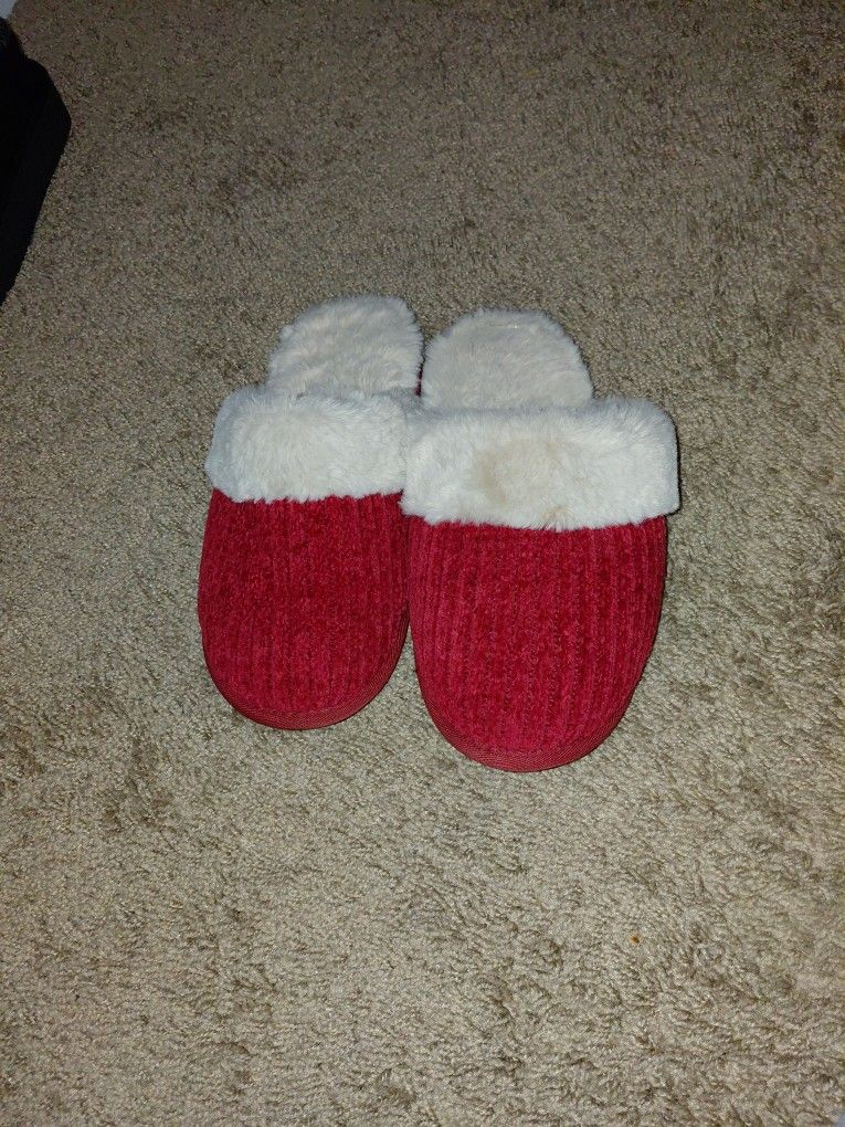 Red And Biege Comfy Slipppers