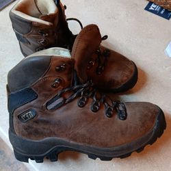 women's brown leather REI hiking boots size 6 worn 2 times 