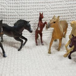 Medium size Assorted plastic Horses . Good condition and smoke free home. 