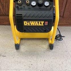 Dewalt 2.5 Gallon 200psi Air Compressor 