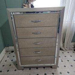 Mirrored 5 Drawer Silver Dresser – Glam Style, Great Condition