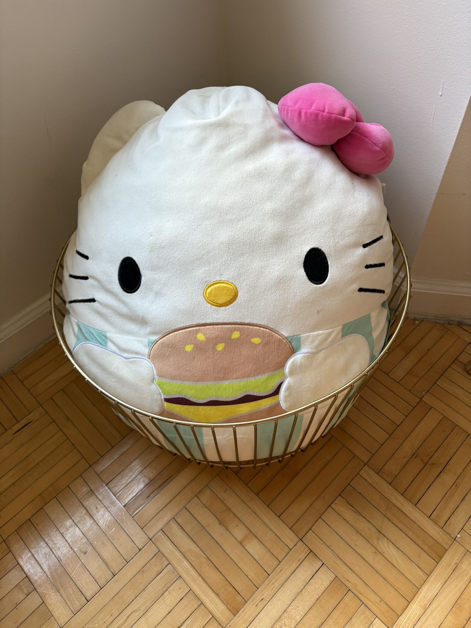 Hello Kitty Burger Squishmallow