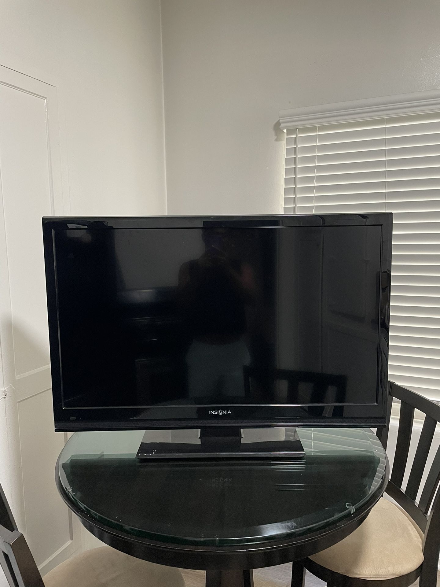 35 Inch Insignia Tv