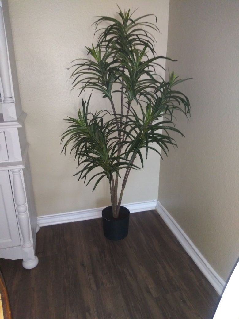 Pair of artificial plants