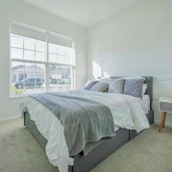 Cama tamaño Queen + colchón