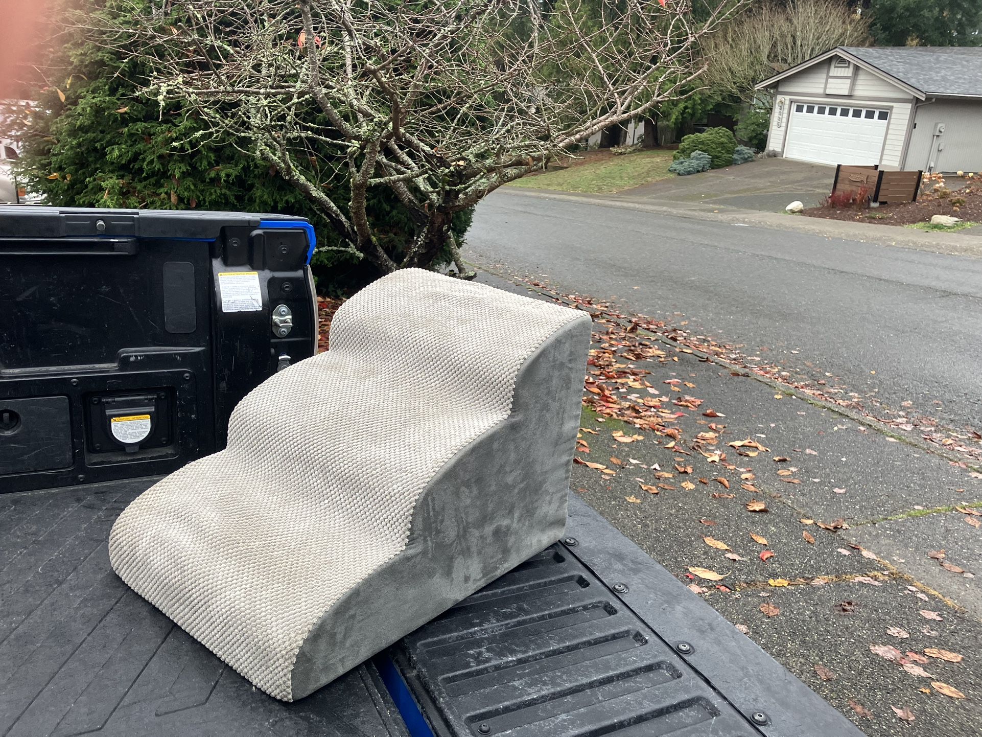 Pet Dog Cat Kitty Stairs Lightweight Hard Foam Steps 16” High House Home Couch Bed like New