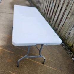 Plastic Heavy-duty Folding 6' Table