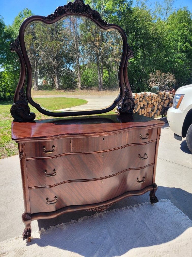 Gorgeous Vintage Mahogany Dresser on Casters with Curved Front,  Mirror and Lots of Carvings