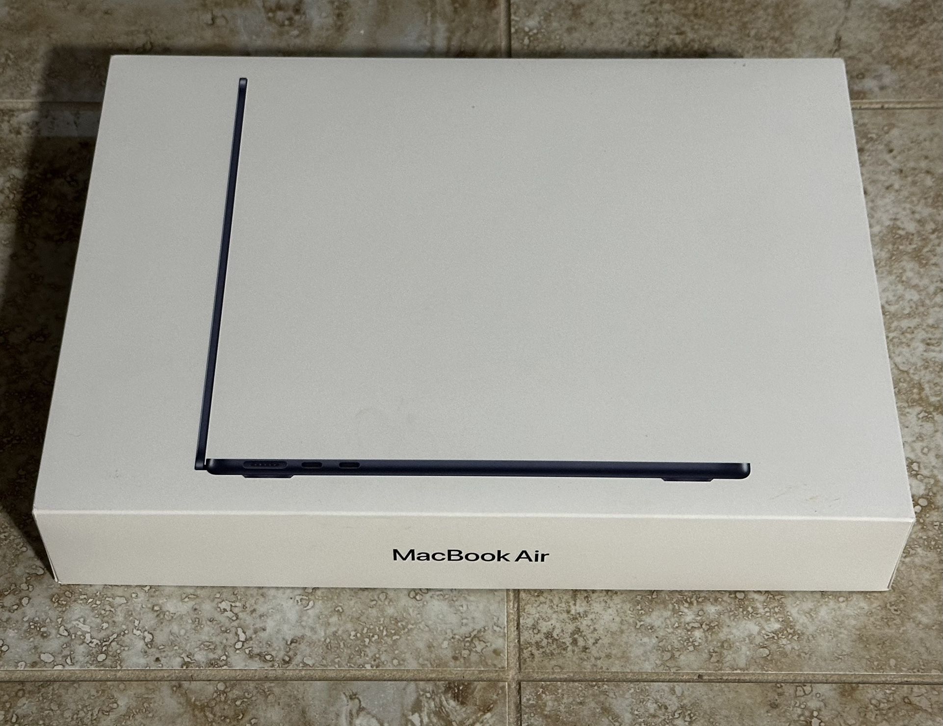 New Apple MacBook Air M2 13” 256GB Midnight