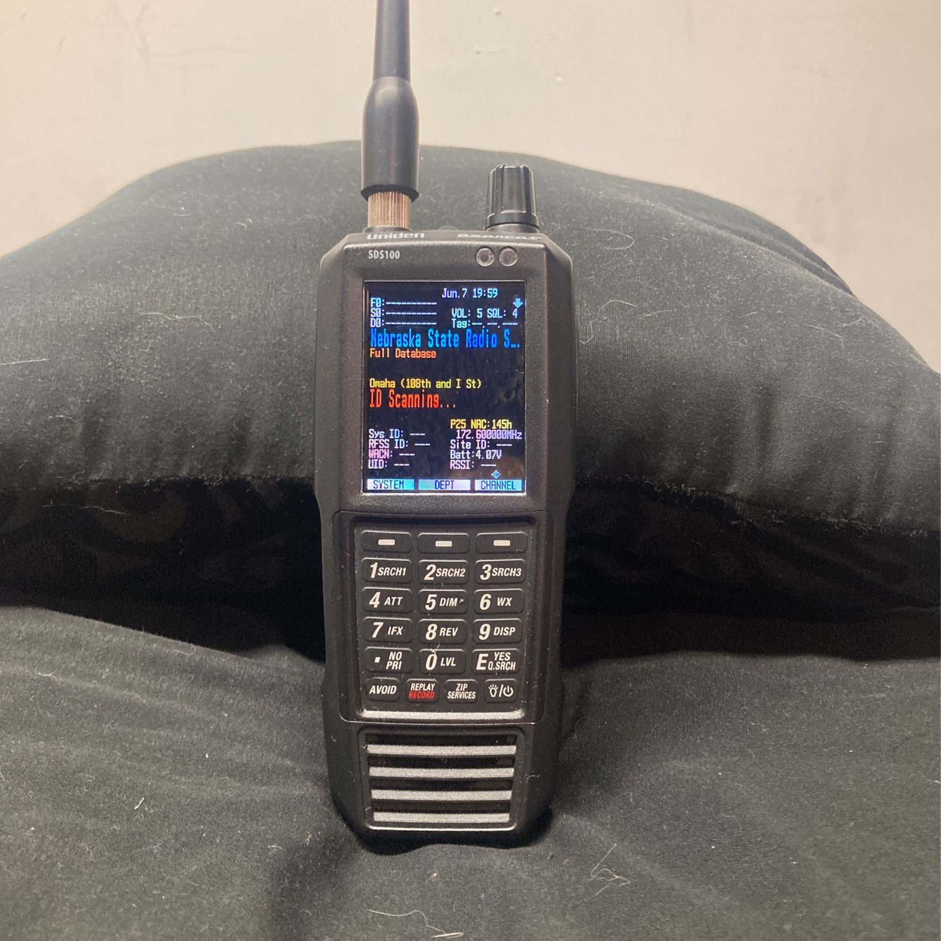 Uniden SDS100 Scanner Vehicle Drop-In Dashboard Mount With AMPS Hole - Foto 4