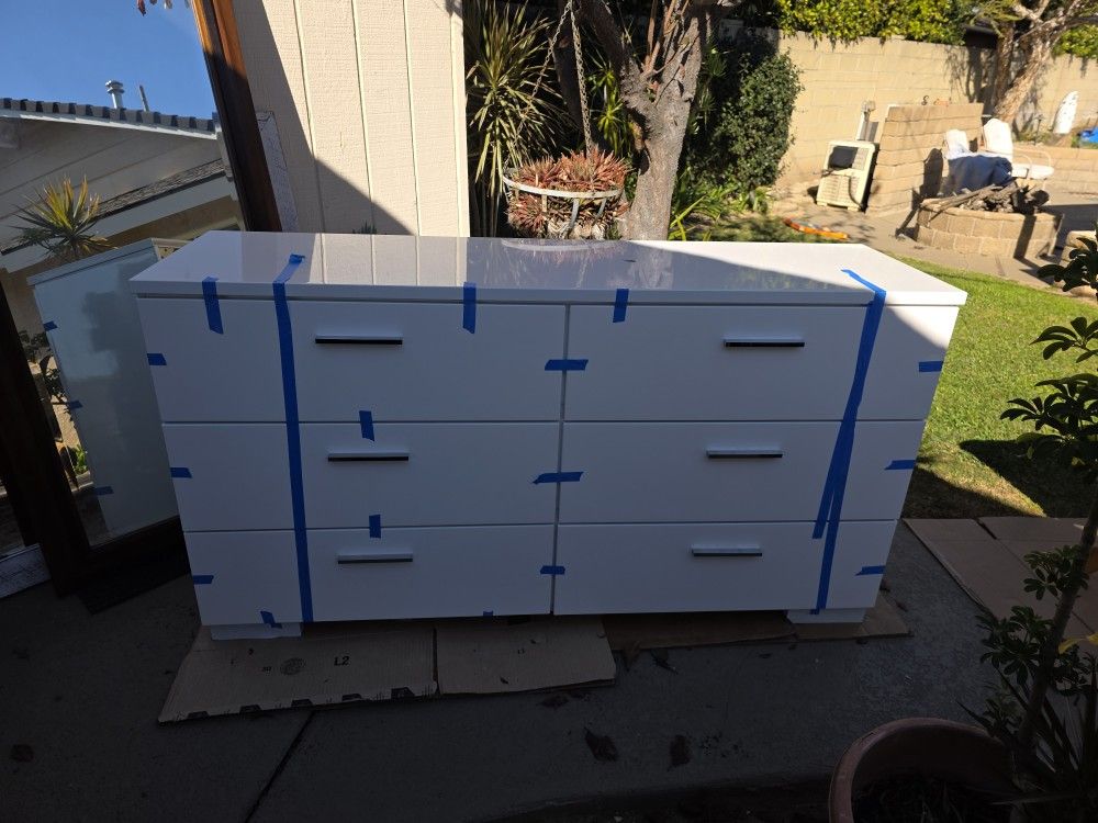 Coaster Fine Furnishings Felicity Bedroom Dresser- Very Nice - Modern Look - OBO