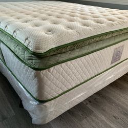 Queen Size 14inch Organic Hybrid Gel Pillow Top Mattress And Boxspring 