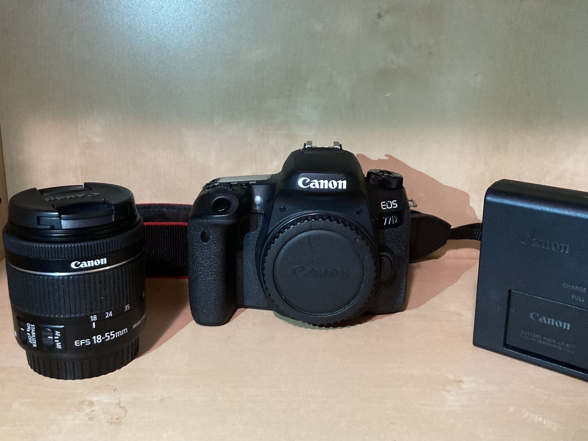 CANON 77D and EFS 18-55mm LENS