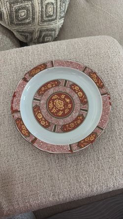 Decorative Ceramic Plate with Floral Pattern