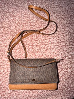 Michael Kors Crossbody Wallet