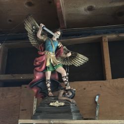 Statue Saint Micheal 
