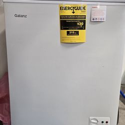 Like New Condition - Galanz 5 cu.ft. Chest Freezer, White
Model # GLF50CWED12