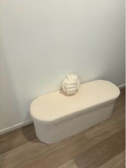 Sherpa Storage seat and pillow