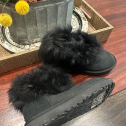 New Uggs Size 5