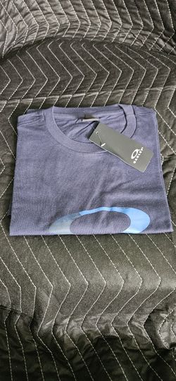 Oakley T-shirt